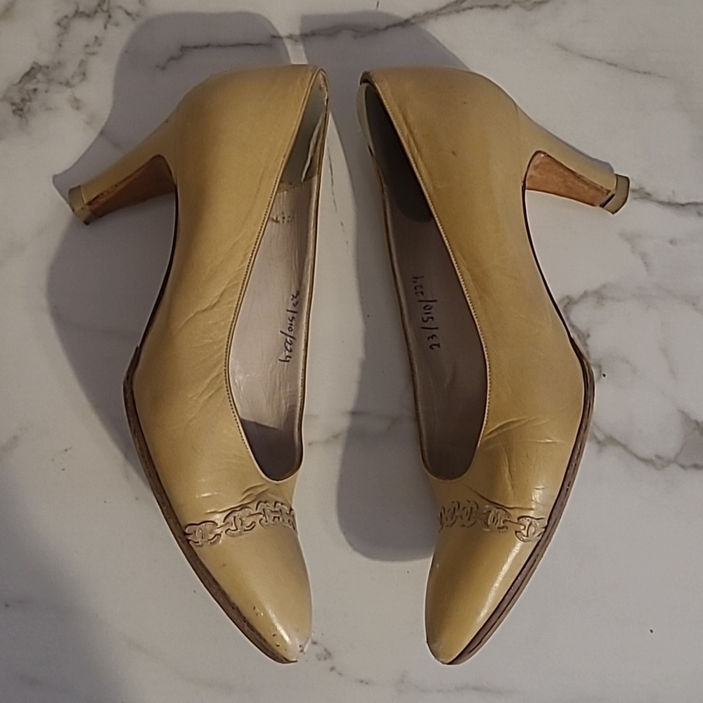 Chanel Vintage 1980's Golden Yellow Leather Pointed Toe Pumps Heels Wmn 6 - Picture 6 of 16